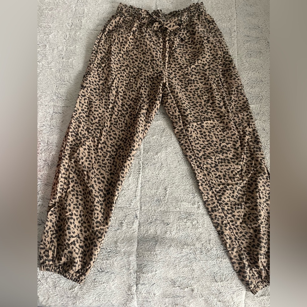 Aerie - paper bag leopard pants - size small
